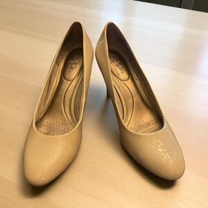 Life Stride Nude Patent Heels